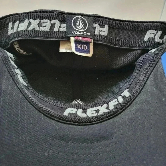 Volcom Flexfit Boys Hat NWOT - Picture 6 of 6